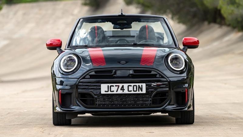 Новый Mini JCW: теперь и бензиновая версия в кузовах хэтчбек и кабриолет