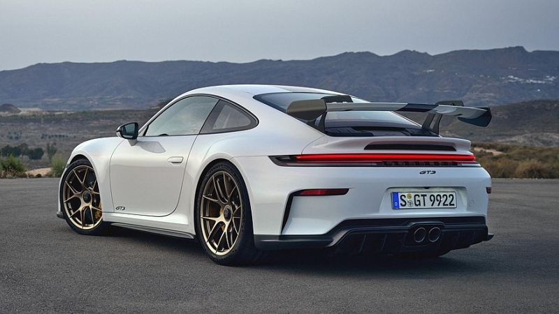 Обновлённому Porsche 911 GT3 оставили 4,0-литровый мотор, механику и сохранили динамику