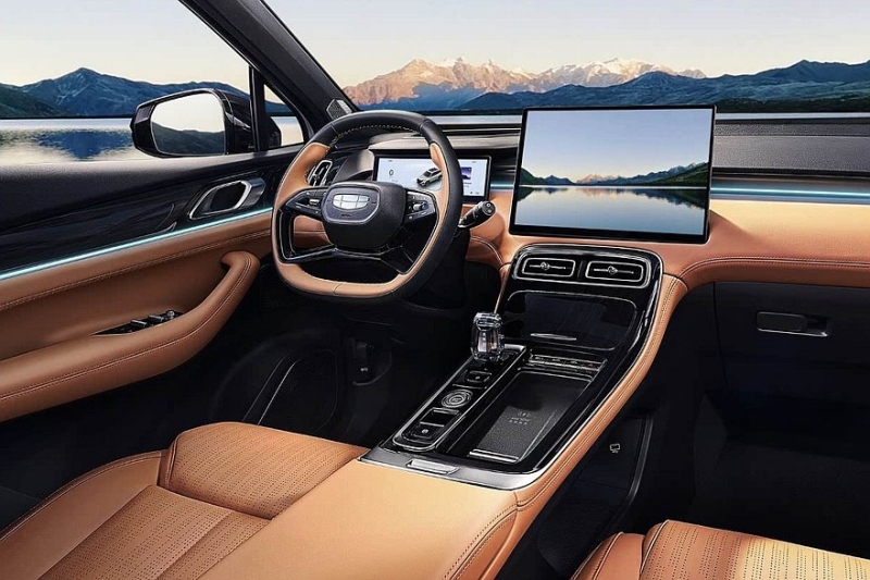 Кроссовер Geely Atlas изменился не только снаружи: полноценные официальные фото