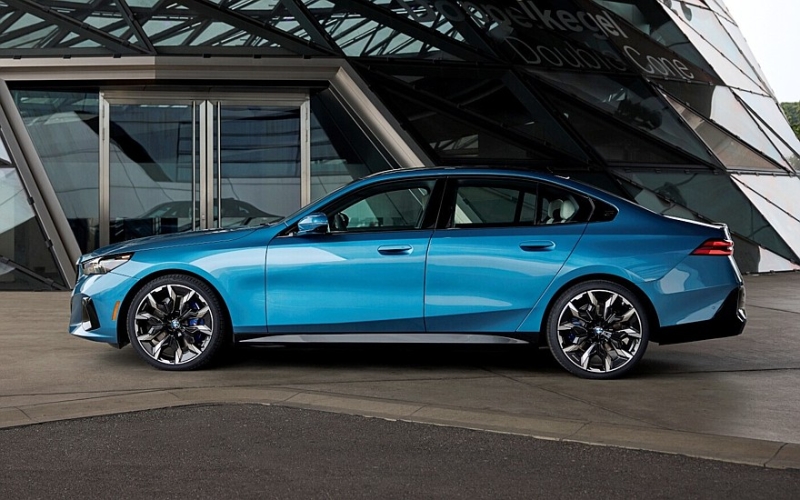 В память о былой изящности: BMW посвятила спецверсию новой «пятёрки» поколению E34