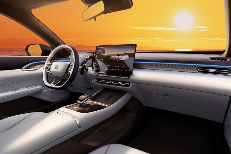 Седан Changan Lamore, который доступен и в России, получил новый салон после рестайлинга