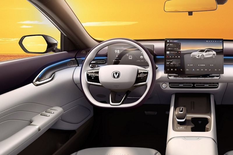 Седан Changan Lamore, который доступен и в России, получил новый салон после рестайлинга