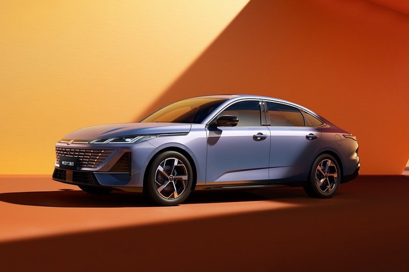 Седан Changan Lamore, который доступен и в России, получил новый салон после рестайлинга