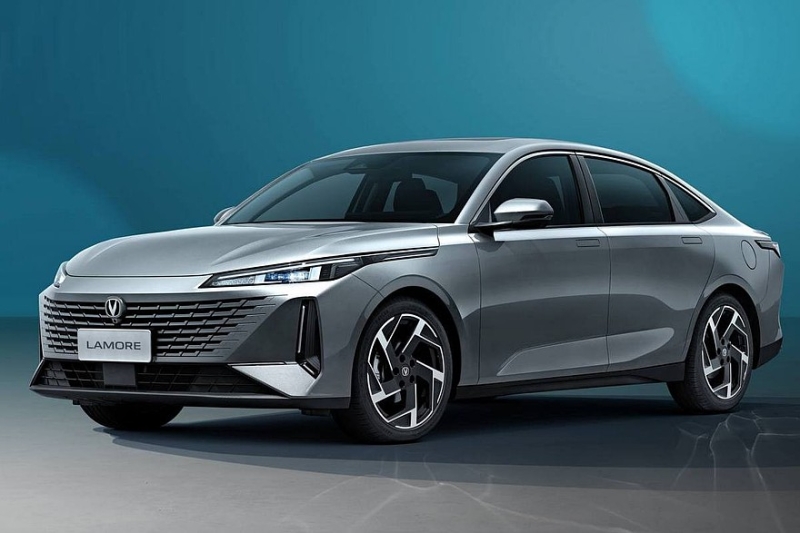 Седан Changan Lamore, который доступен и в России, получил новый салон после рестайлинга