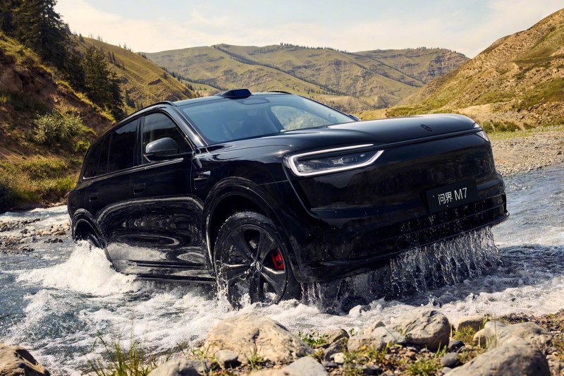 Большой кроссовер AITO M7 второго поколения показался на новых официальных снимках