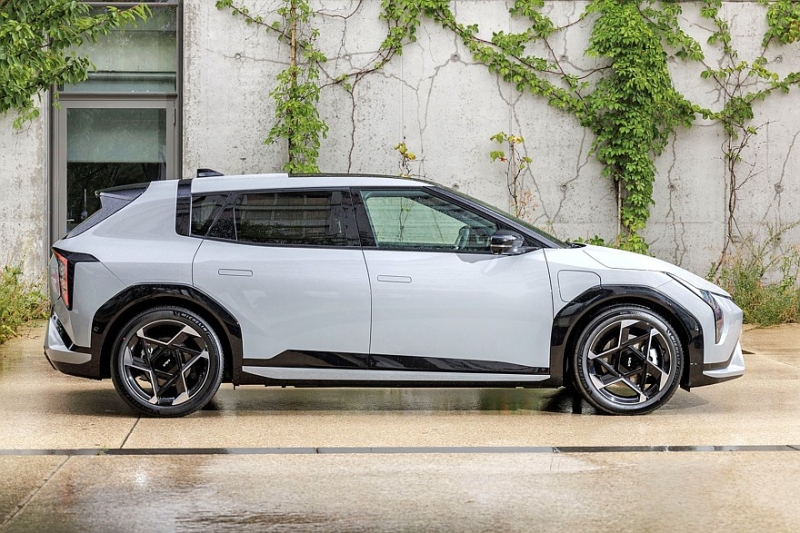 На замену Kia Ceed: в Словакии стартовало производство хэтчбека Kia EV4