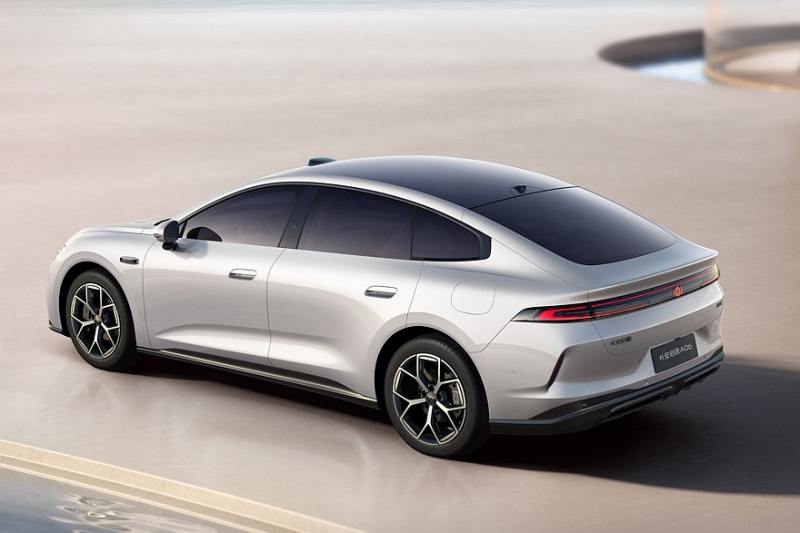 Новый лифтбек Changan Qiyuan A06 с несколькими вариантами начинки: показан интерьер