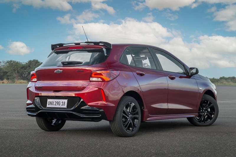 Обновлённый Chevrolet Onix: «живые» фото, подешевевшая база и другие уточнения