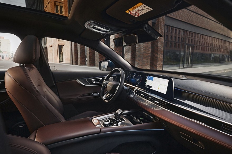 Российский бренд Tenet расширяет гамму: на подходе кроссовер T7