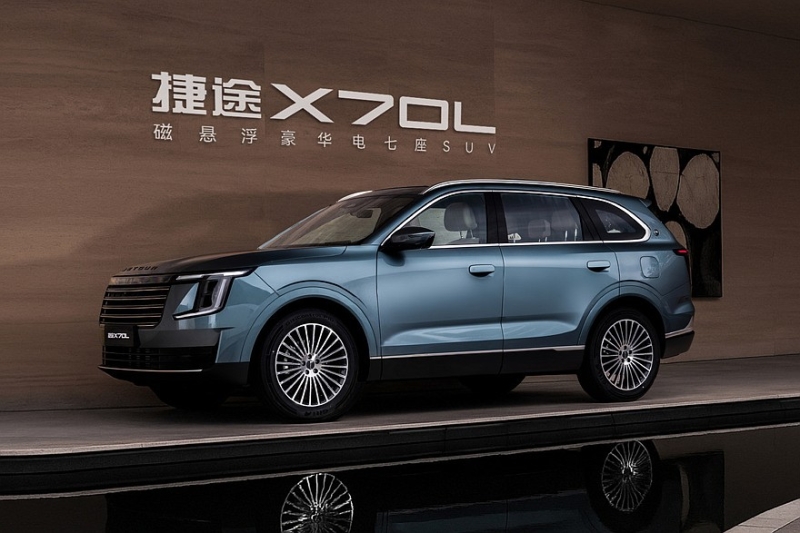 Большой кроссовер Jetour X70L предложен с двумя моторами на выбор