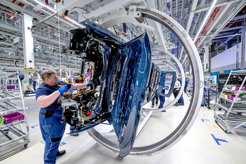 Чисто, зелено, солнечно: BMW показала завод, на котором будут собирать новый BMW iX3