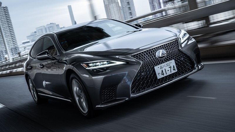 Флагманский седан Lexus LS получил скромные обновки, цены известны