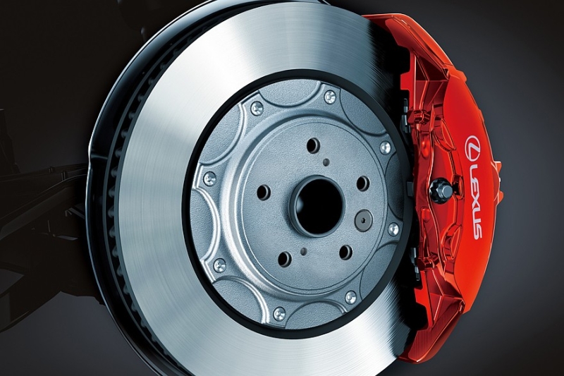 Флагманский седан Lexus LS получил скромные обновки, цены известны