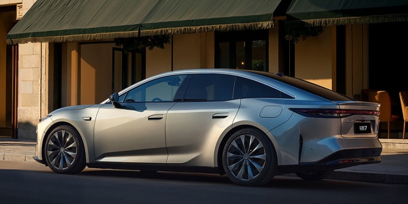 Флагманский седан Toyota bZ7 готовится к старту продаж: новые фото и подробности