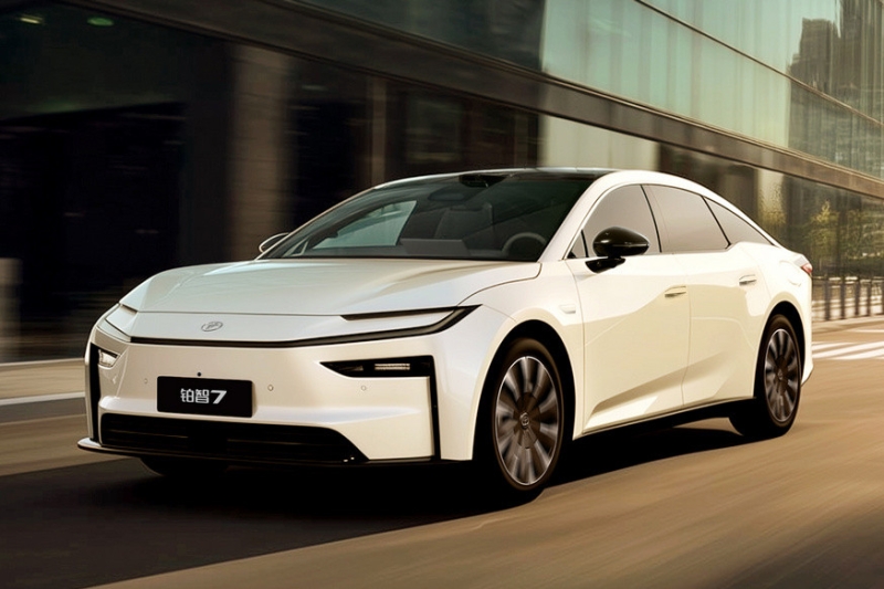 Флагманский седан Toyota bZ7 готовится к старту продаж: новые фото и подробности