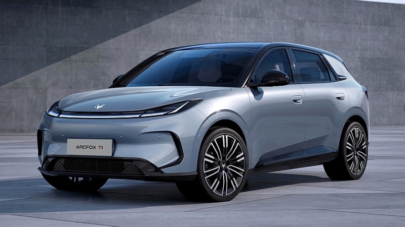 Хэтчбек Arcfox T1 размером с VW Golf выходит на рынок по цене Лады Гранты