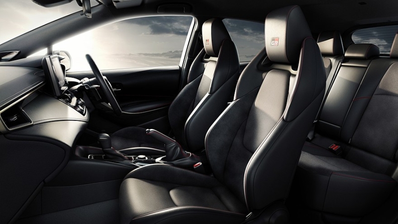 Хот-хэтч Toyota GR Corolla опять доработан: больше клея, воздуха и басов