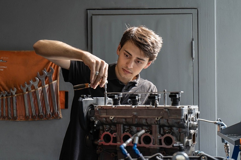 Инженеры и студенты Московского Политеха раскрывают секреты создания спортпрототипа FDR12