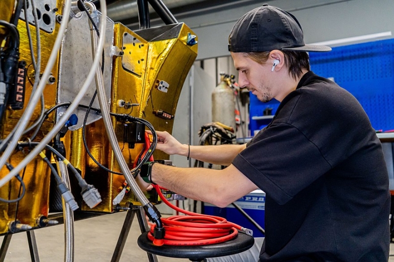 Инженеры и студенты Московского Политеха раскрывают секреты создания спортпрототипа FDR12