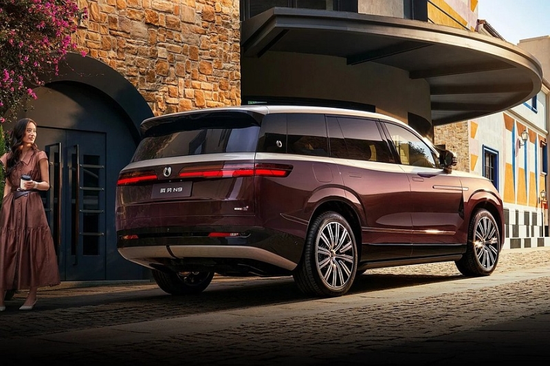 Кроссовер Denza N8L от BYD: первое фото салона и дата премьеры