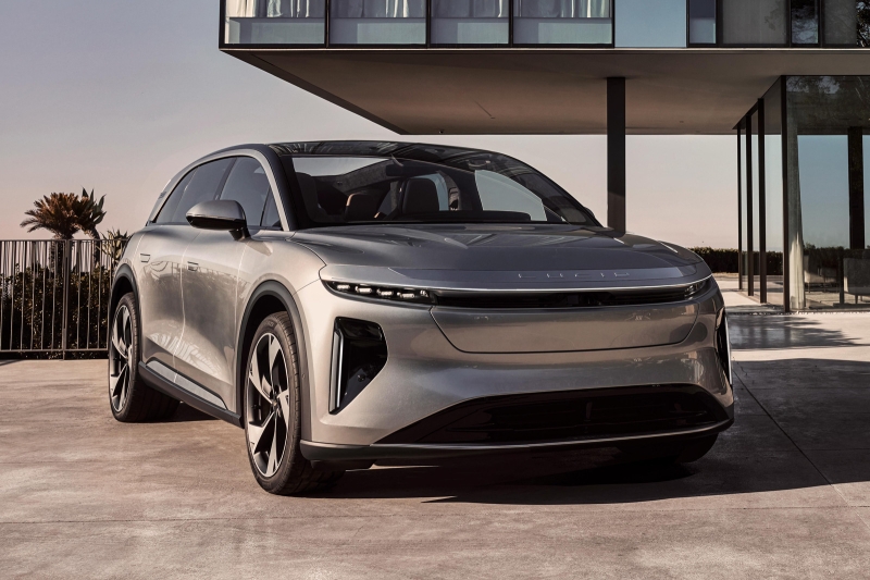 Lucid принимает заказы на большой кроссовер Gravity и разрабатывет три среднеразмерных модели