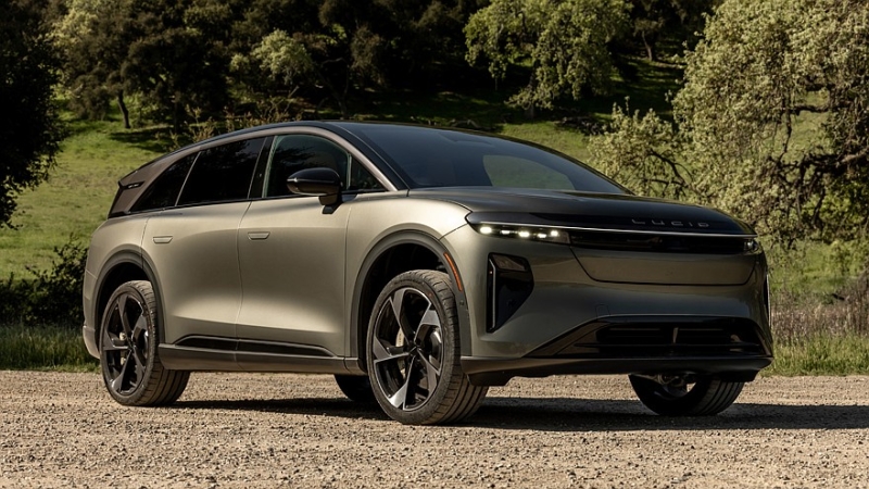 Lucid принимает заказы на большой кроссовер Gravity и разрабатывет три среднеразмерных модели