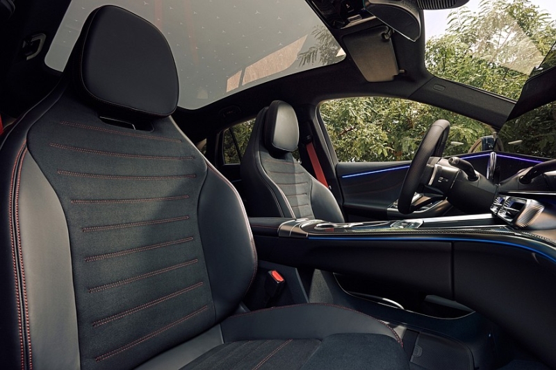 Mercedes-Benz GLC with EQ Technology: 800 вольт, пиксельный «гриль» и фоторамка в «базе»