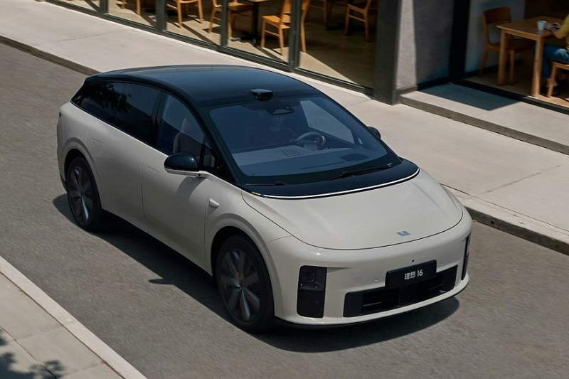 Младший кроссовер Li i6 показал свой салон