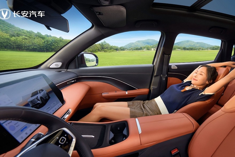 Объявленный новым поколением Changan CS55 Plus показался на свежих фирменных фото