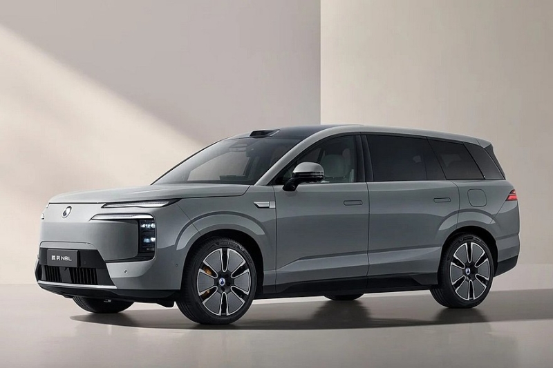 Представлен кроссовер Denza N8L от BYD: младший, но не менее роскошный