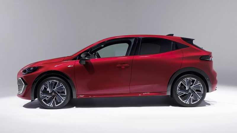 Renault Clio нового поколения подрос, изменил моторную гамму и стал динамичнее