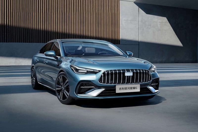 Седан Geely Emgrand нового поколения: показан интерьер