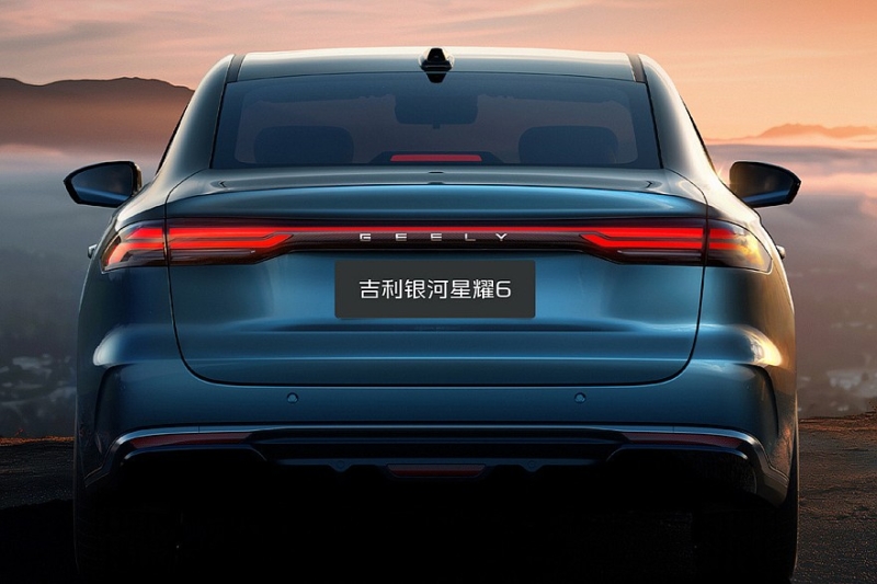 Седан Geely Emgrand нового поколения: показан интерьер