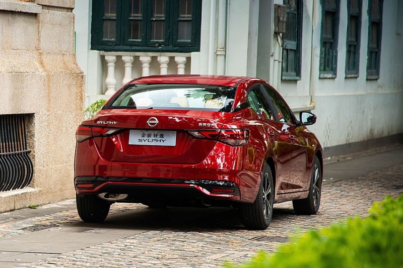 Седан Nissan Sentra в новом дизайне раскрылся досрочно