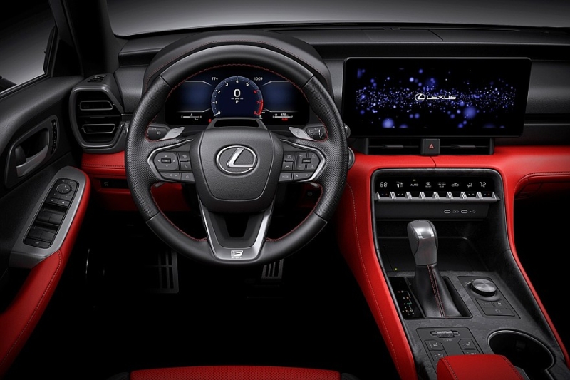 Стареющий Lexus IS опять обновлён: без V8, но с новым салоном и доработанным шасси