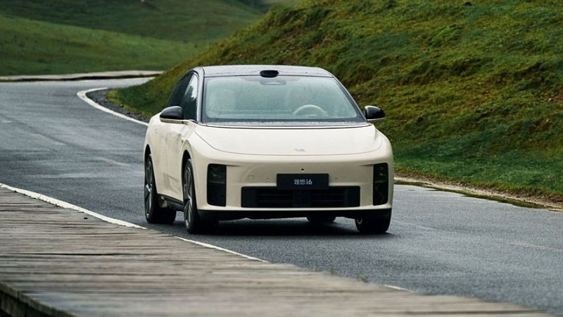 То же яйцо, только поменьше: младший кроссовер Li i6 готовится к выходу на рынок