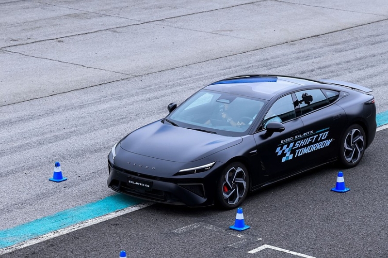 Электрический седан Exeed Exlantix ES показал разгон на уровне спорткара