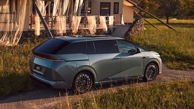 Гибридный минивэн Xpeng X9 EREV похвастался выдающейся дальнобойностью