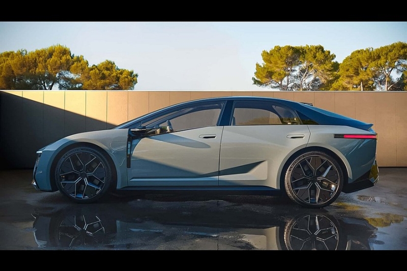 Главные премьеры Toyota: кросс-купе Century и новая Corolla