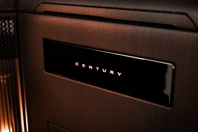 Главные премьеры Toyota: кросс-купе Century и новая Corolla