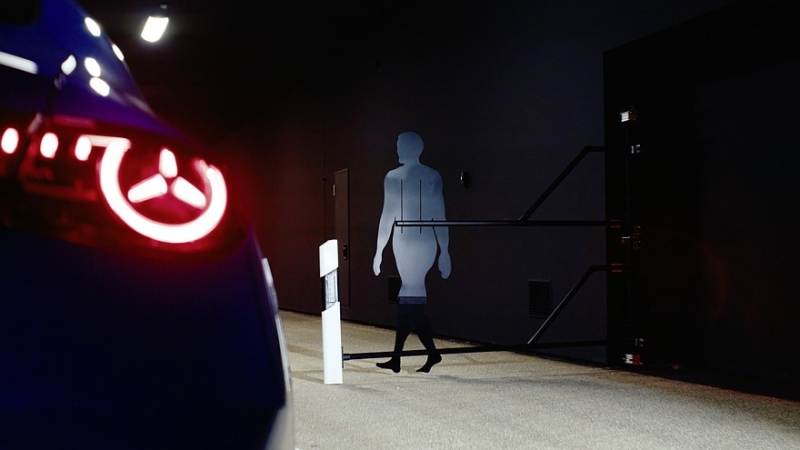 Головной автополигон Mercedes-Benz получил новый центр испытаний светотехники