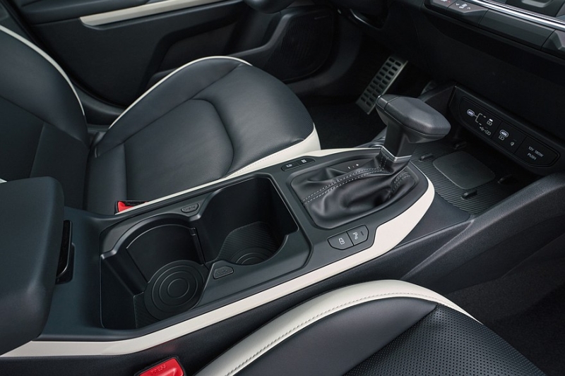 Хэтчбек Kia K4 на замену Ceed: показана стандартная версия