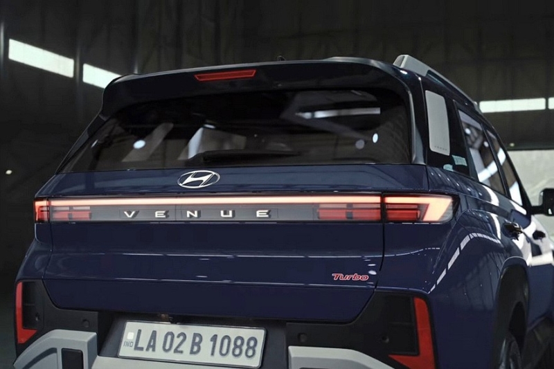 Кроссовер Hyundai Venue сменил поколение: брутальнее и богаче, всё так же бензин или дизель