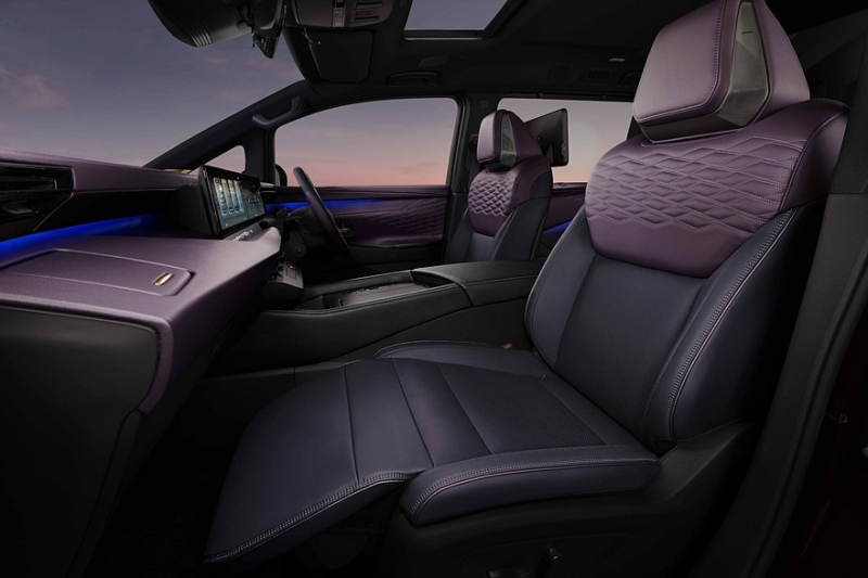 Nissan рассекретил внешность и салон минивэна Elgrand нового поколения