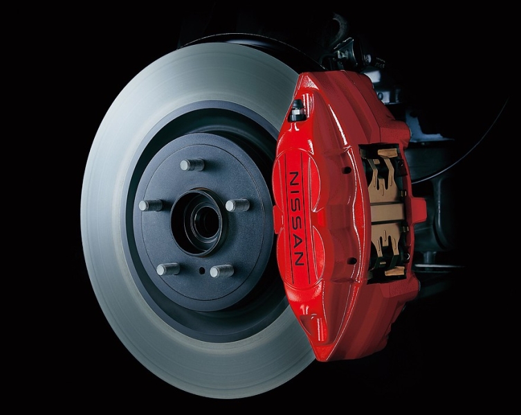 Nissan Skyline получил обновки и обзавёлся спецверсией 400R Limited