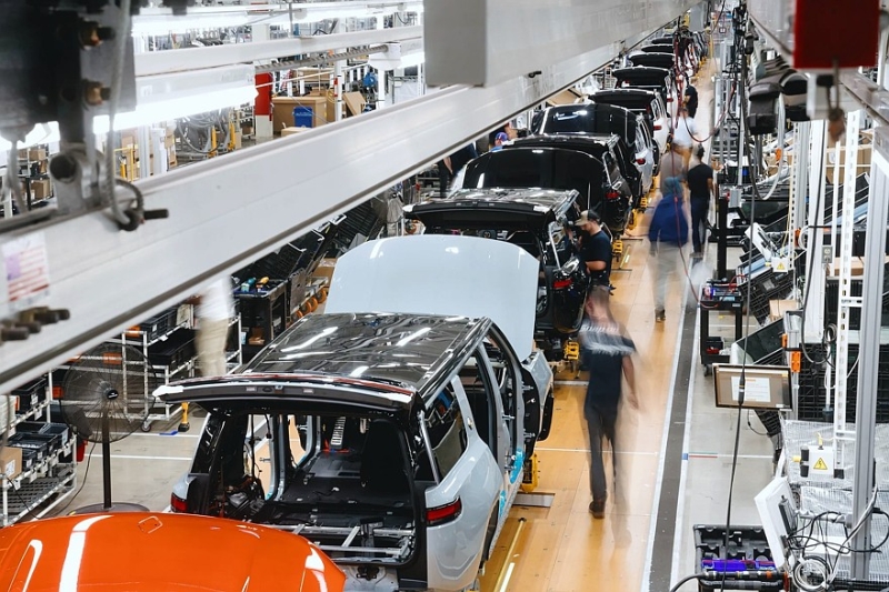 Плохие дела у Rivian: сокращения рабочих и очень туманные перспективы