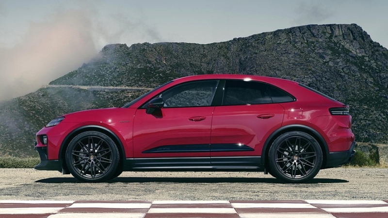 Porsche Macan EV обзавёлся драйверской версией GTS: заниженная подвеска и яркий декор