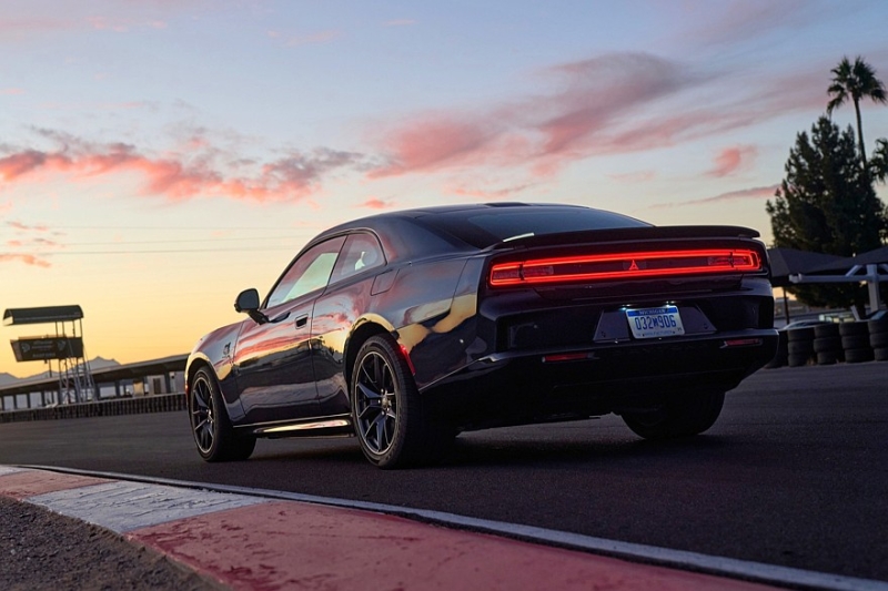 Самый мощный электрический Dodge Charger отменён, вместо него будет топ-версия с V8