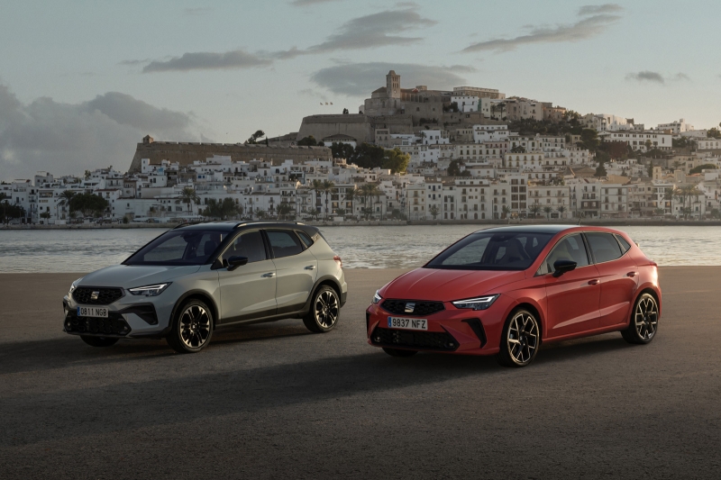 Seat обновил родственные кроссовер Arona и хэтчбек Ibiza: свежий дизайн и прежняя техника