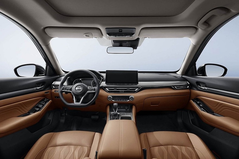 Седан Nissan Teana показал свой новый интерьер